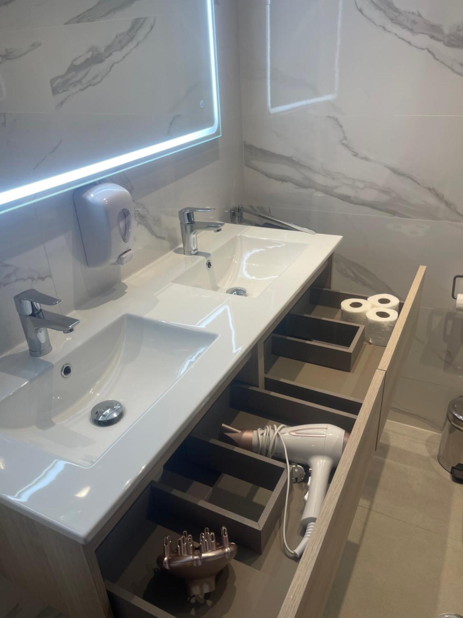 Gran Y Magnifico Apartamento En Málaga Exteriör bild